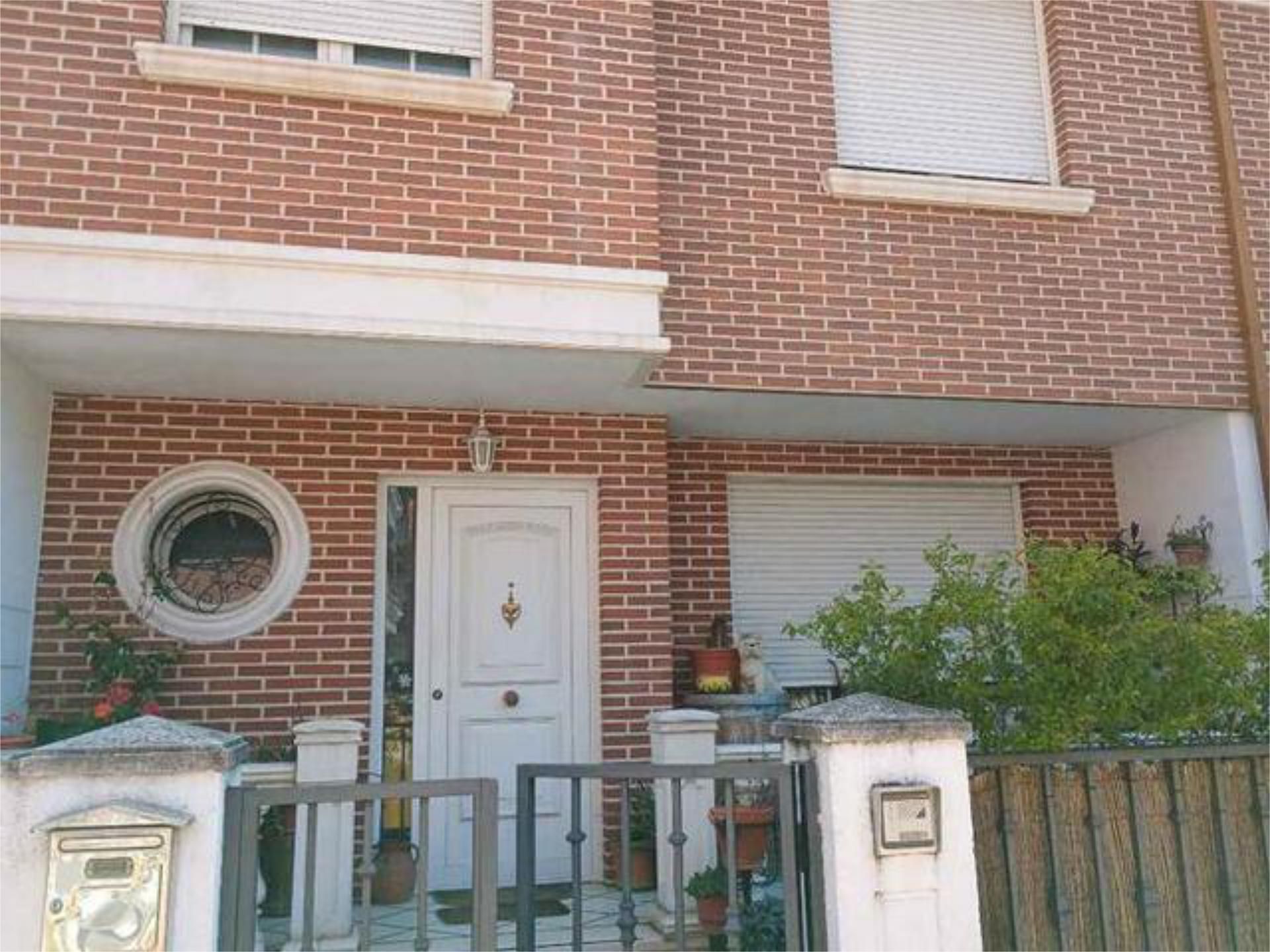 Vista exterior de Casa adosada en venta en Valladolid Capital con Terraza