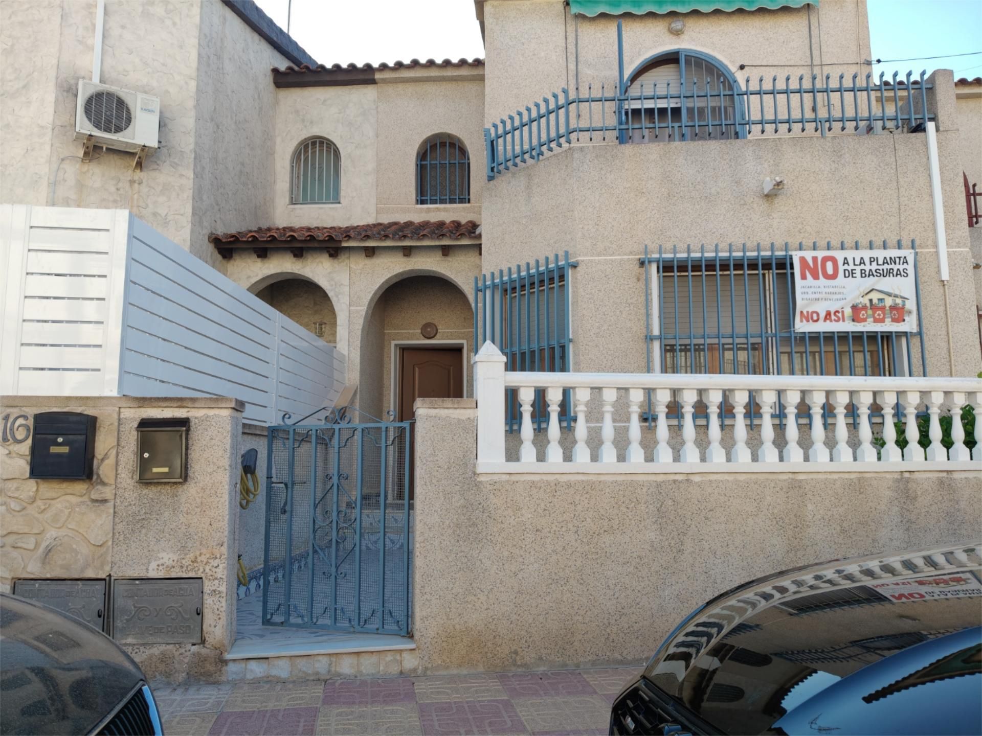 Exterior view of Single-family semi-detached for sale in Jacarilla  with Air Conditioner, Terrace and Balcony
