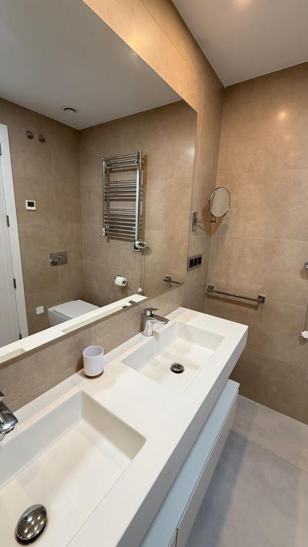 Bany de Apartament de lloguer en Benidorm amb Aire condicionat, Calefacció i Jardí privat