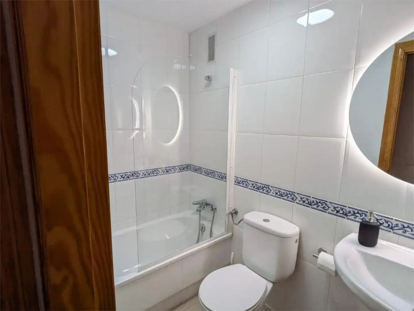 Bathroom of Flat for rent in Rota  with Air Conditioner, Swimming Pool and Furnished