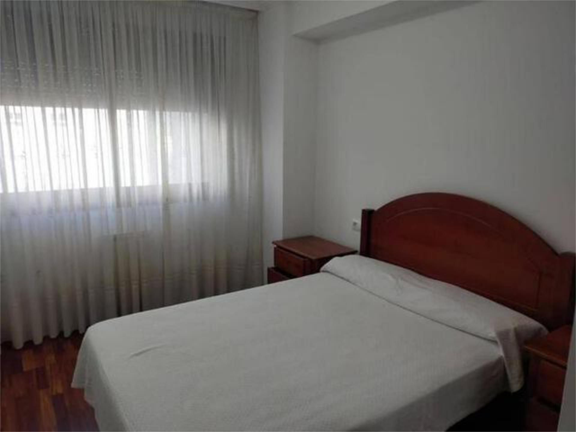 Habitación de Piso de alquiler en Vigo  con Calefacción y Amueblado