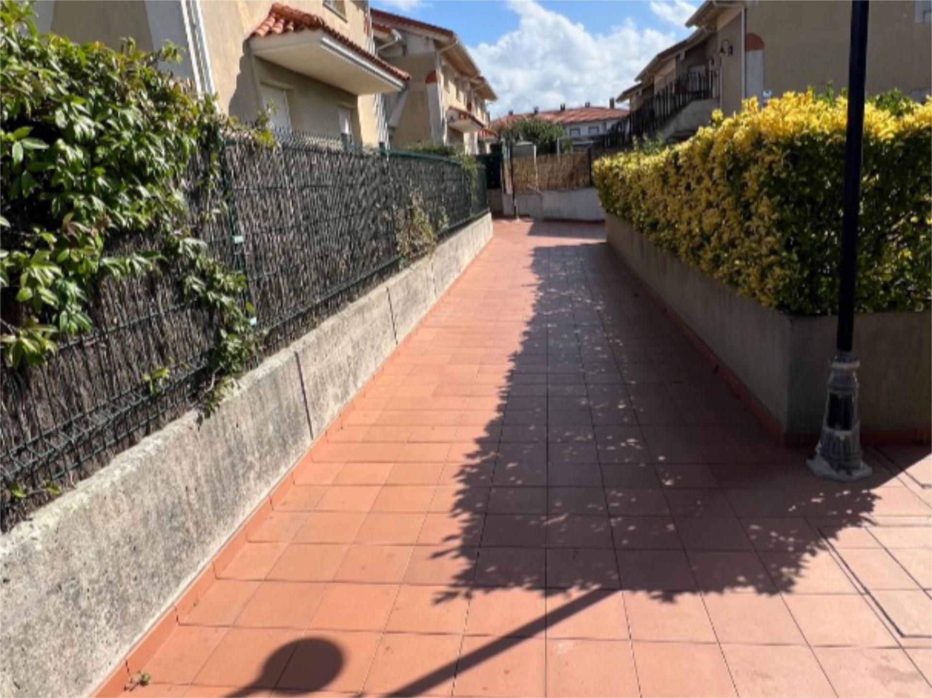 Vista exterior de Pis en venda en Ribamontán al Mar amb Calefacció, Jardí privat i Terrassa