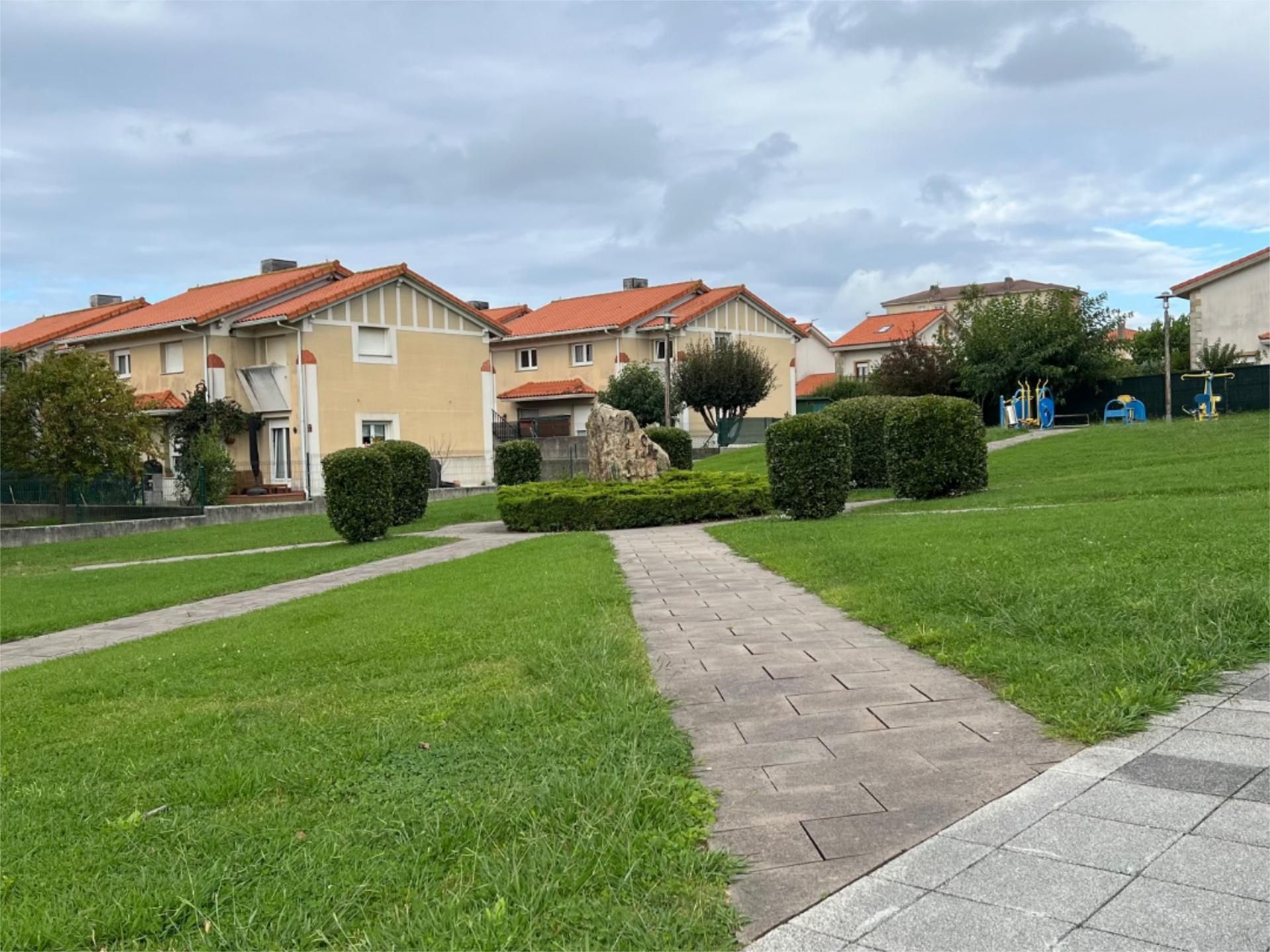Vista exterior de Piso en venta en Ribamontán al Mar con Calefacción, Jardín privado y Terraza