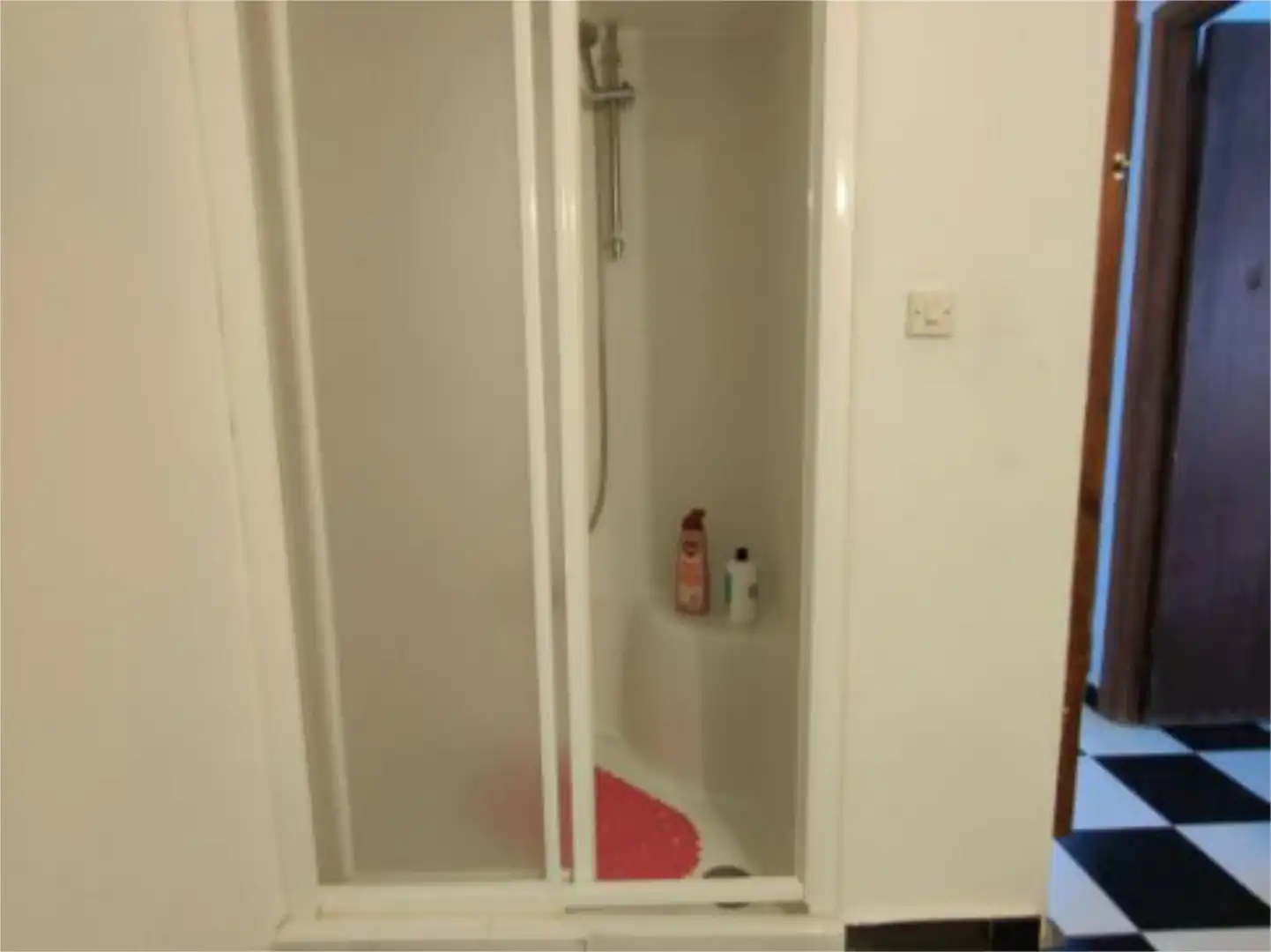 Piso en venta en Urbanización Santa Fé, 1, Carmona Baño de Piso en venta en Carmona con Aire acondicionado, Calefacción y Jardín privado
