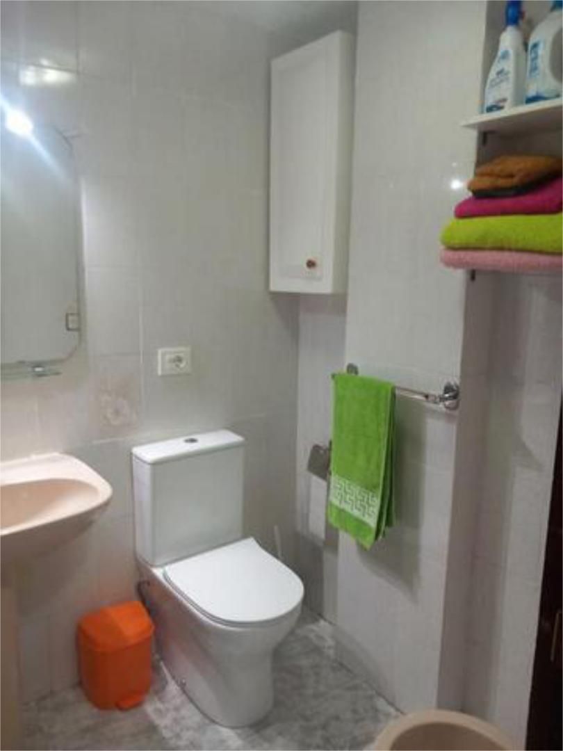 Bathroom of Apartment to rent in Torrevieja  with Terrace