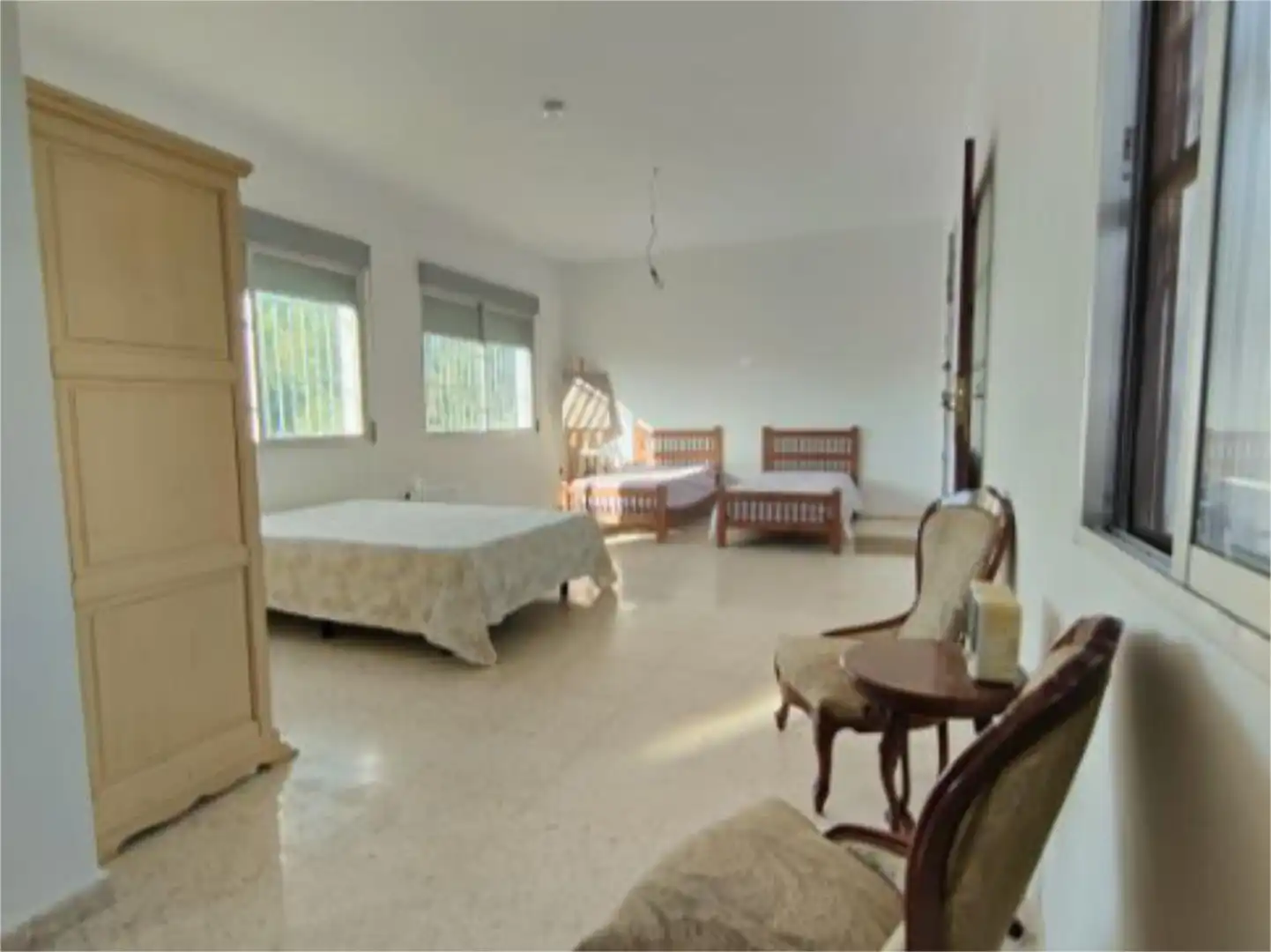 Piso en venta en Urbanización Santa Fé, 1, Carmona Habitación de Piso en venta en Carmona con Aire acondicionado, Calefacción y Jardín privado