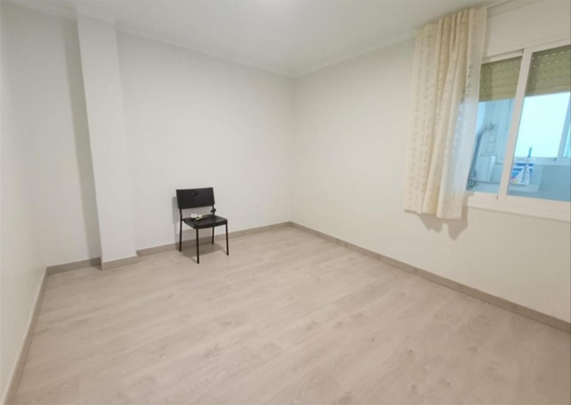 Habitación de Piso para compartir en Santa Coloma de Gramenet con Terraza, Horno y Lavadora