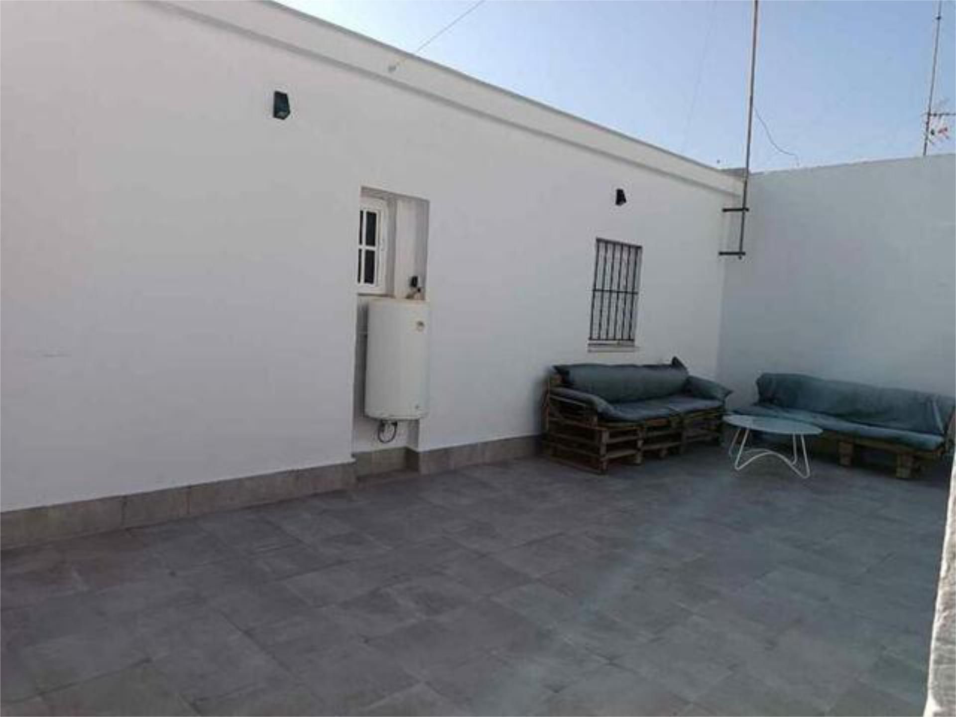 Terrassa de Estudi per a compartir en Jerez de la Frontera amb Terrassa, Traster i Moblat
