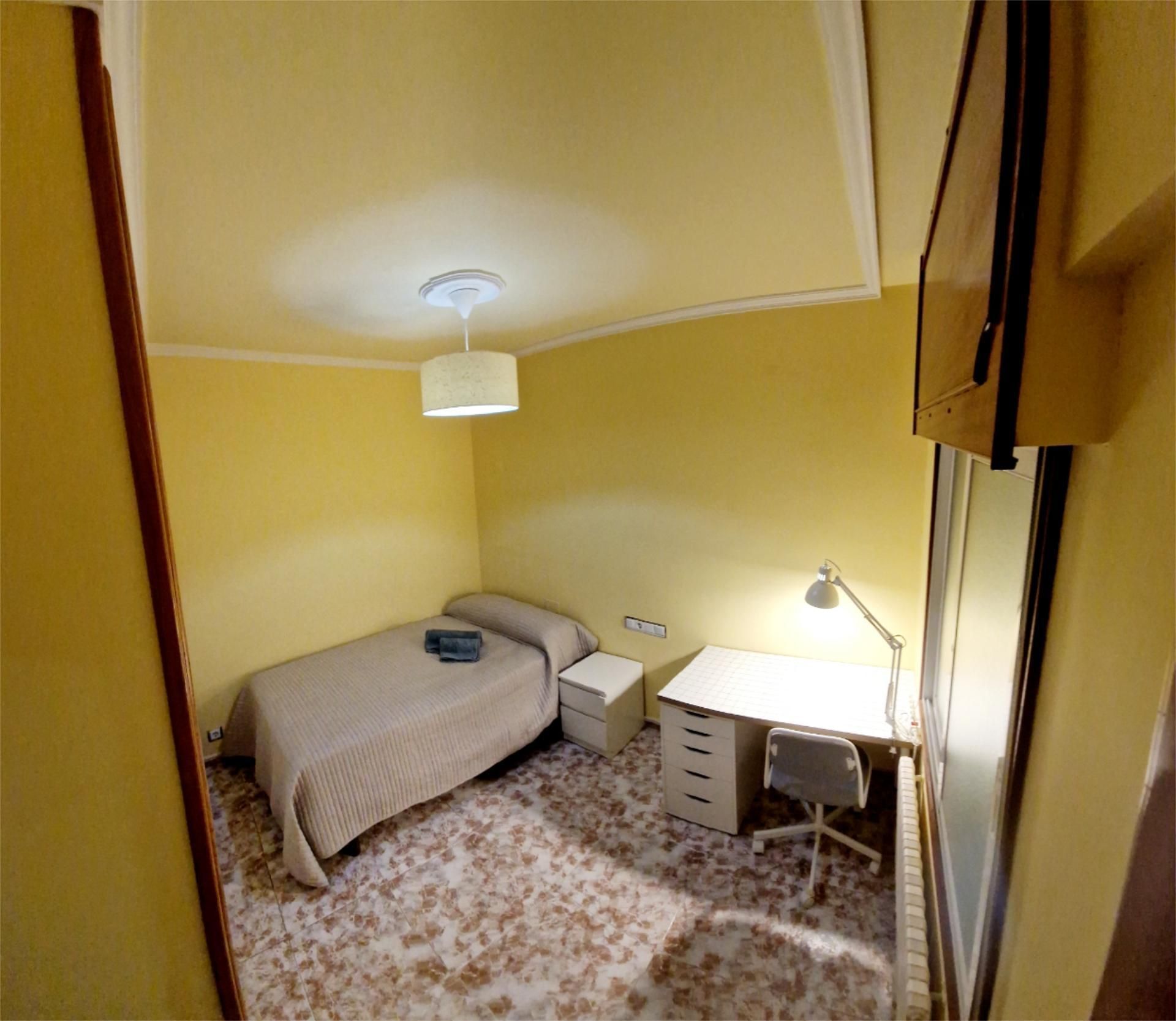 Bedroom of Flat to rent in Pontevedra Capital   with Heating, Terrace and Furnished