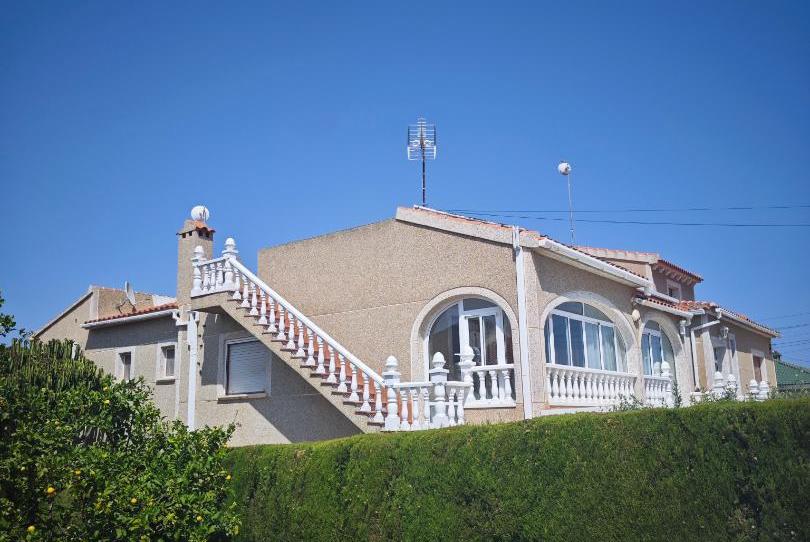 Casa adosada en venda a Calle Venus Bal, 1, Los Balcones - Los Altos, Alicante - imatge 1 Foto 1 de Casa adosada en venda a Calle Venus Bal, 1, Los Balcones - Los Altos, Alicante