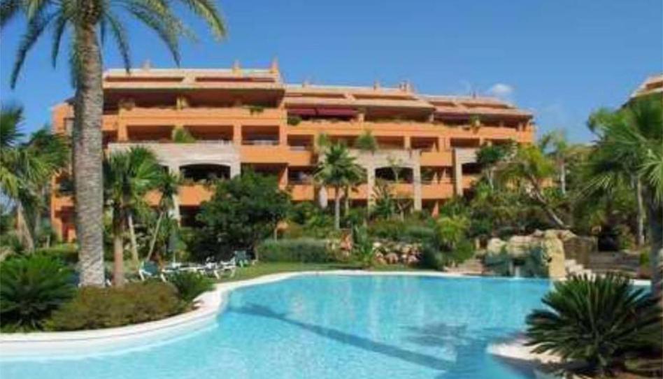 Photo 1 of Flat to rent in Alameda de las Brisas, 6, Bahía de Marbella, Málaga