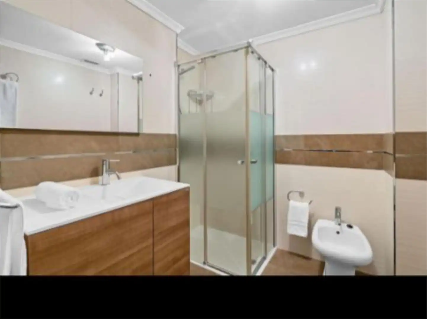 Baño de Piso en venta en Granada con Aire acondicionado, Calefacción y Jardín privado
