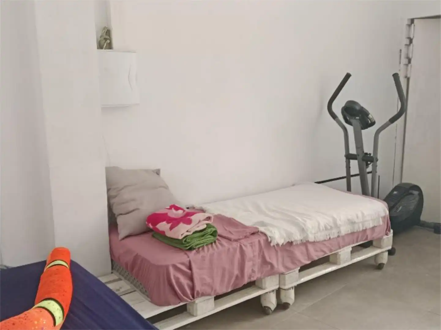 Habitación de Local de alquiler en Losa del Obispo con Amueblado