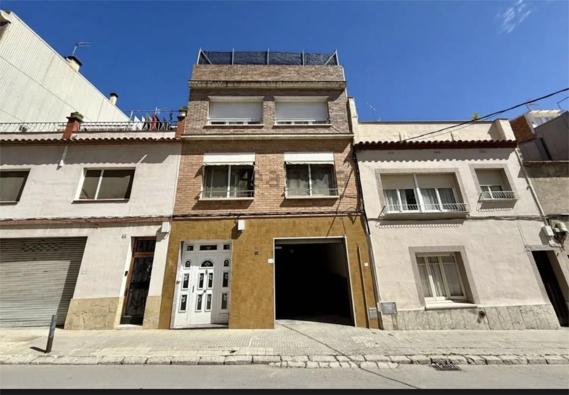 Vista exterior de Casa adosada en venda en Sant Sadurní d'Anoia amb Aire condicionat, Terrassa i Balcó