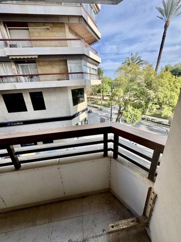 Piso en Venta en Avenida de Ramón y Cajal, 7 en Ensanche - Diputación