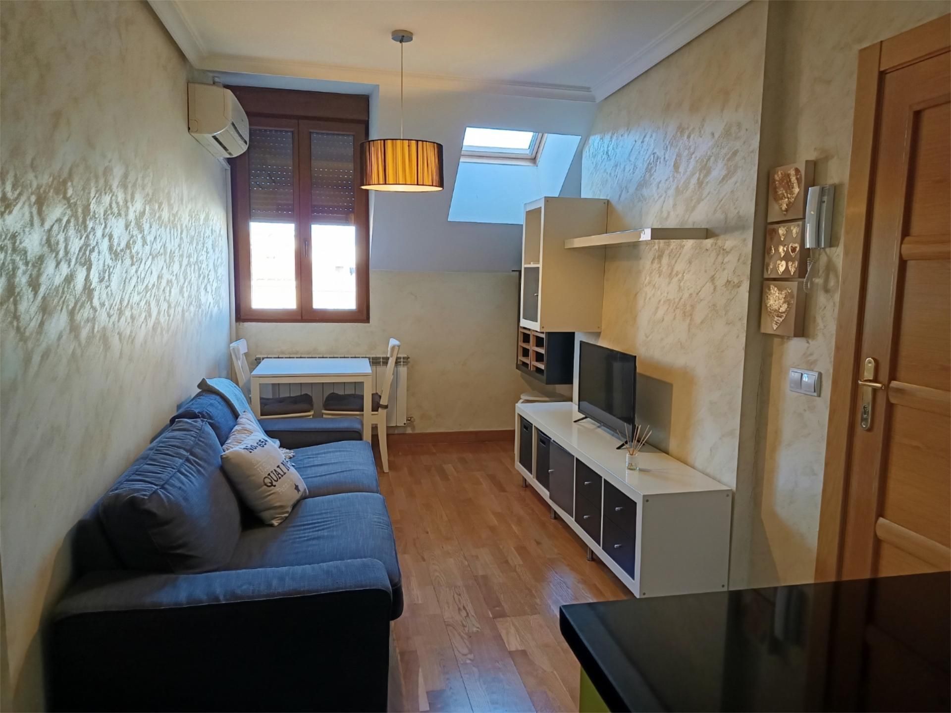 Living room of Flat to rent in Arroyo de la Encomienda  with Air Conditioner, Heating and Parquet flooring