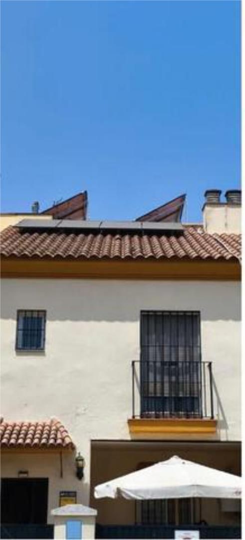 Vista exterior de Casa o chalet de alquiler en  Sevilla Capital con Terraza, Trastero y Amueblado