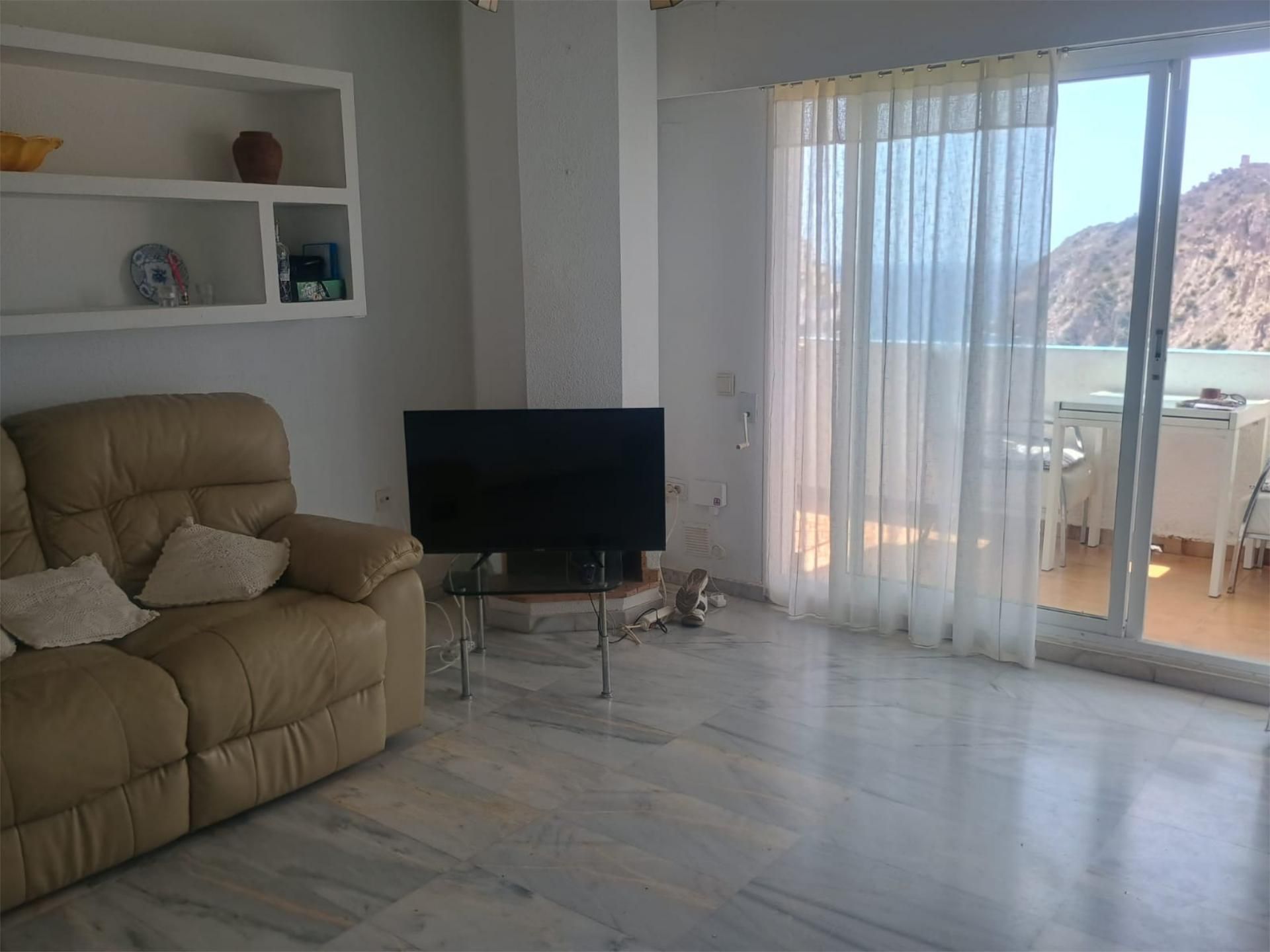 Sala d'estar de Apartament de lloguer en Benidorm amb Jardí privat, Terrassa i Piscina