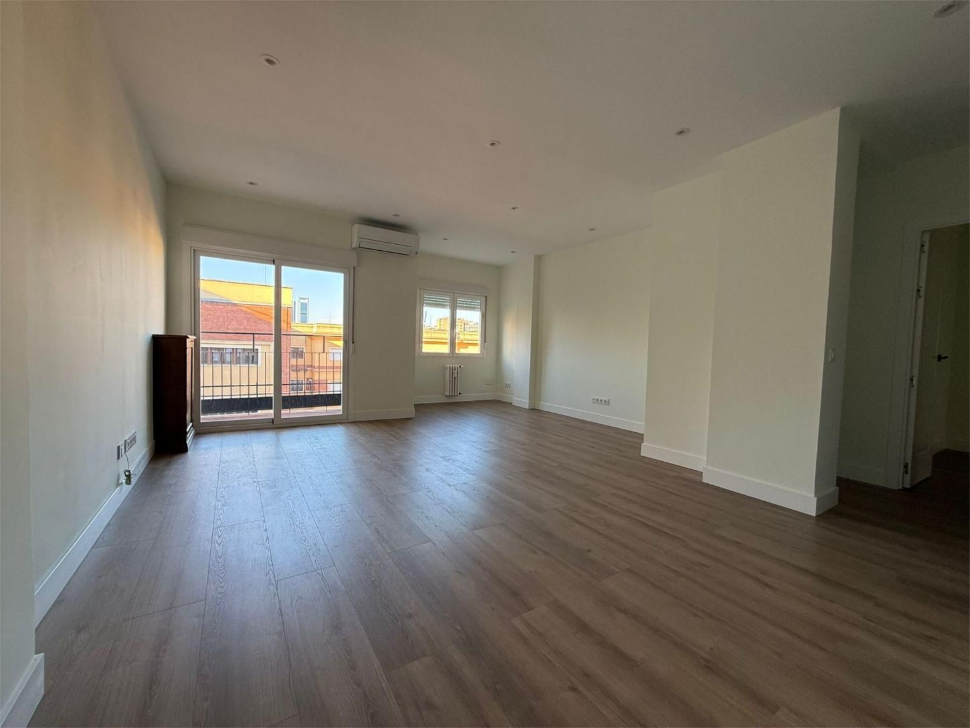 Sala de estar de Piso de alquiler en  Madrid Capital con Aire acondicionado, Calefacción y Parquet