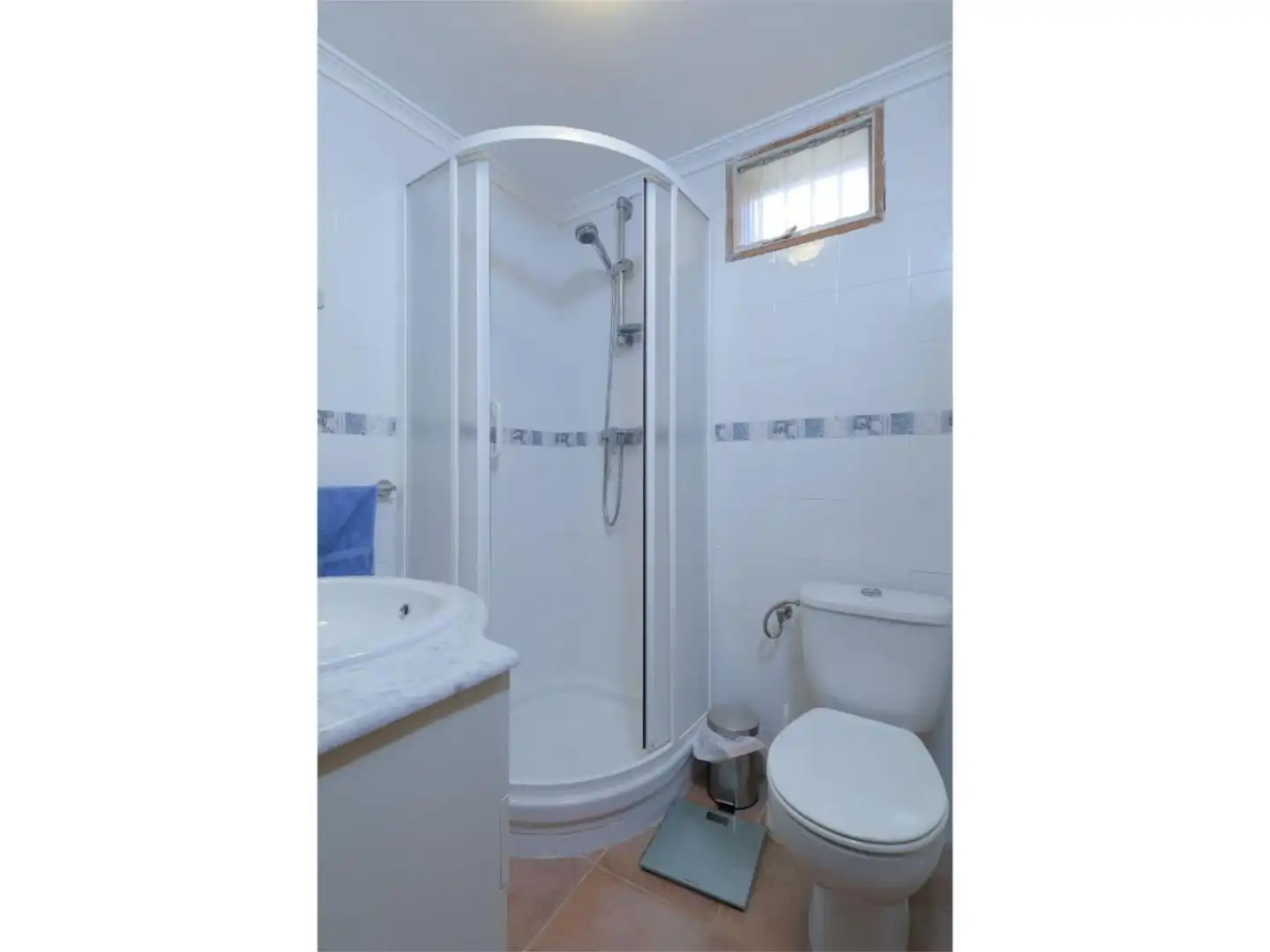 Bathroom of Apartments for share in Jijona / Xixona  with Air Conditioner and Furnished