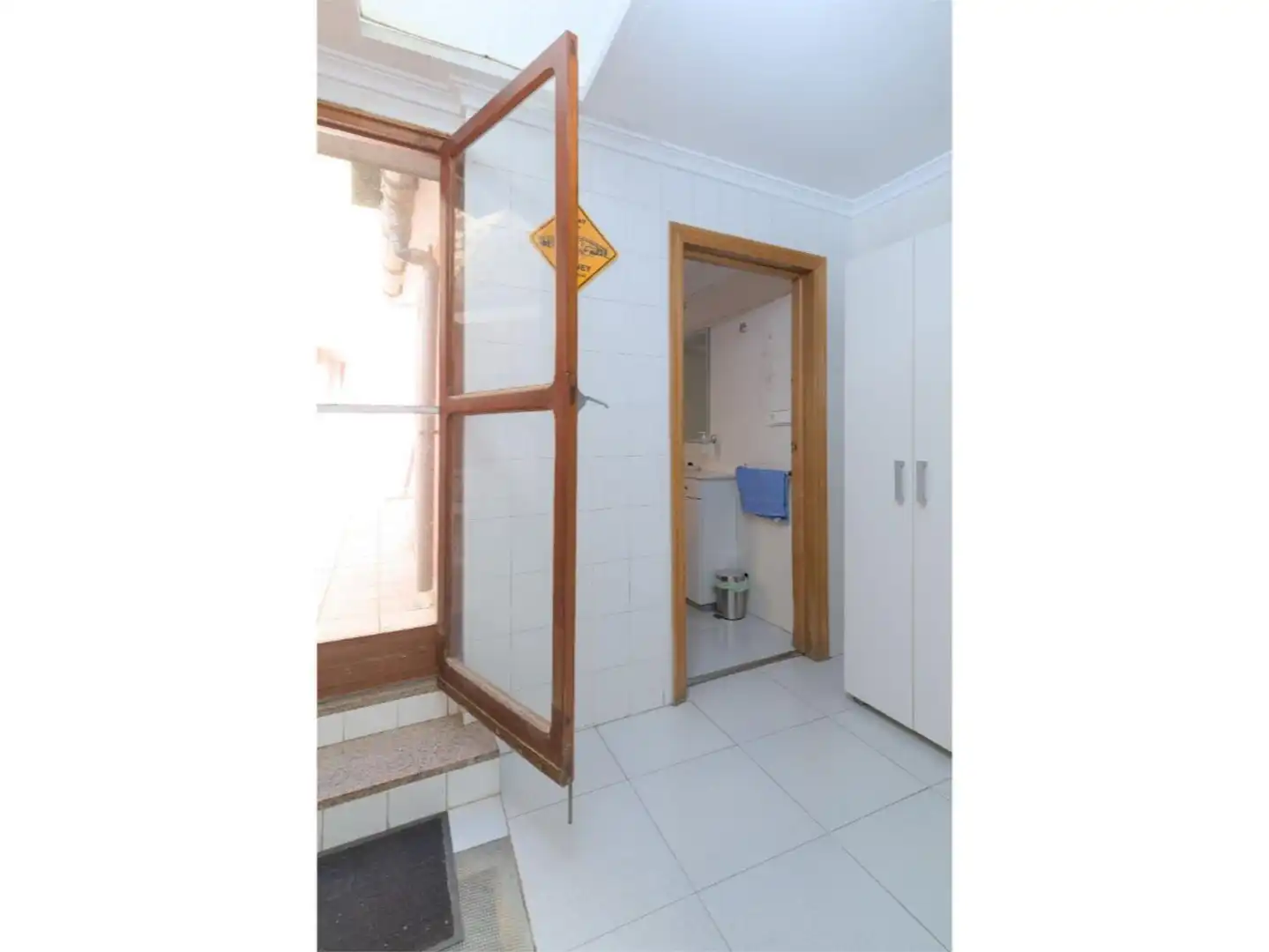 Bathroom of Apartments for share in Jijona / Xixona  with Air Conditioner and Furnished