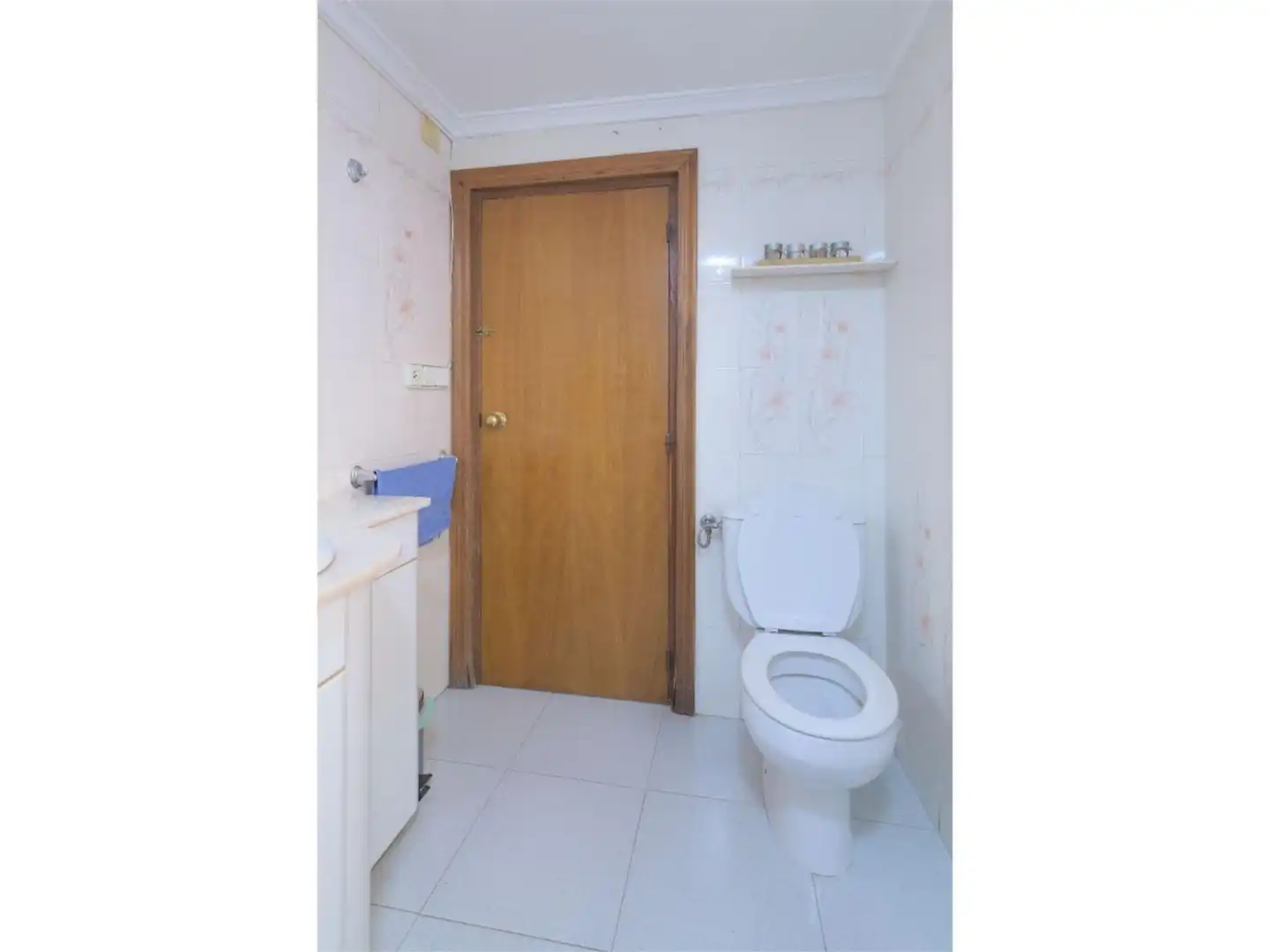 Bathroom of Apartments for share in Jijona / Xixona  with Air Conditioner and Furnished