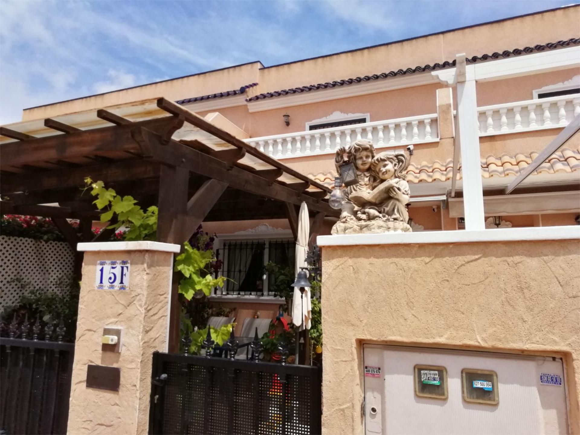 Jardí de Pis en venda en Orihuela amb Aire condicionat, Terrassa i Balcó
