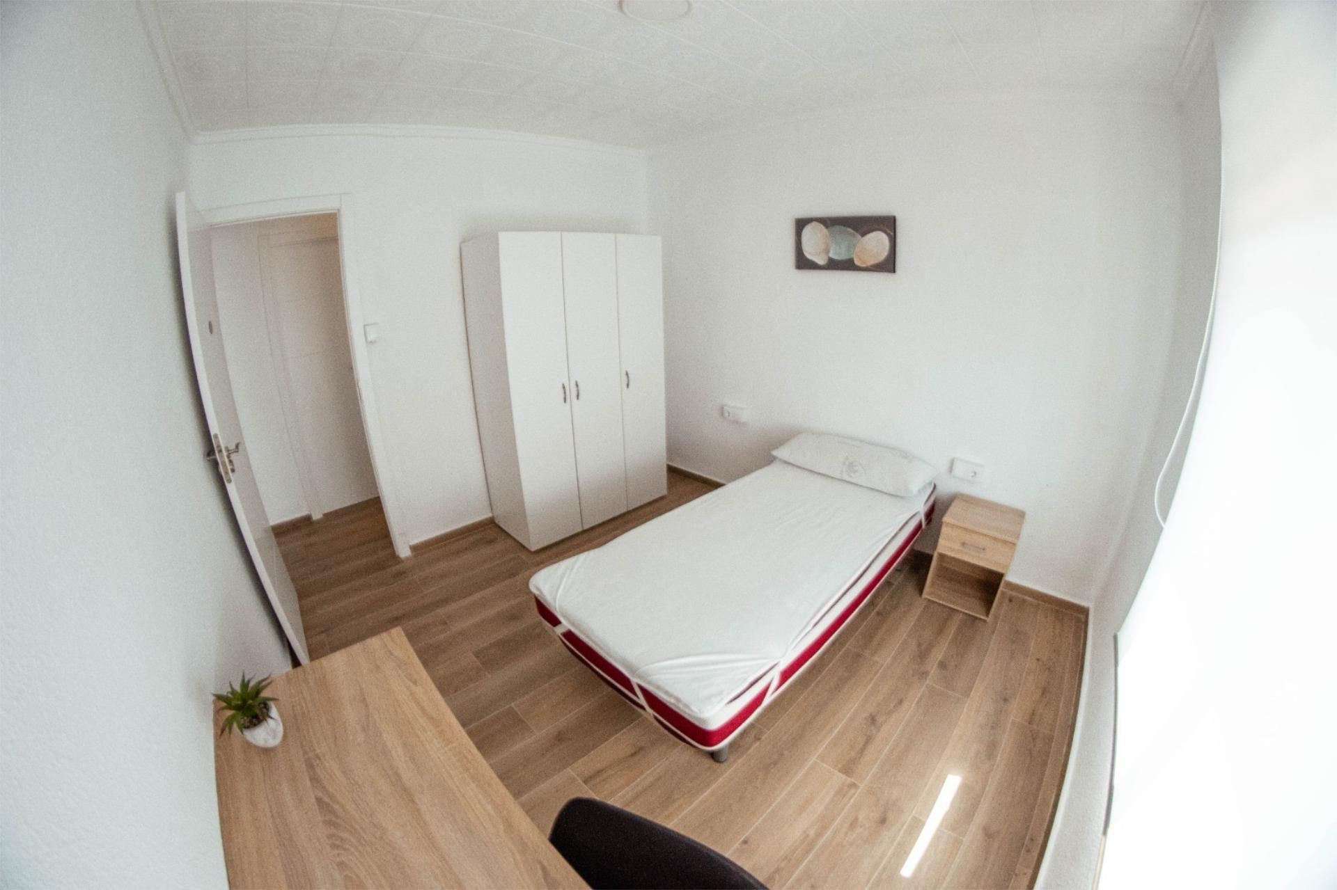 Bedroom of Flat to share in Orihuela  with Air Conditioner, Parquet flooring and Terrace