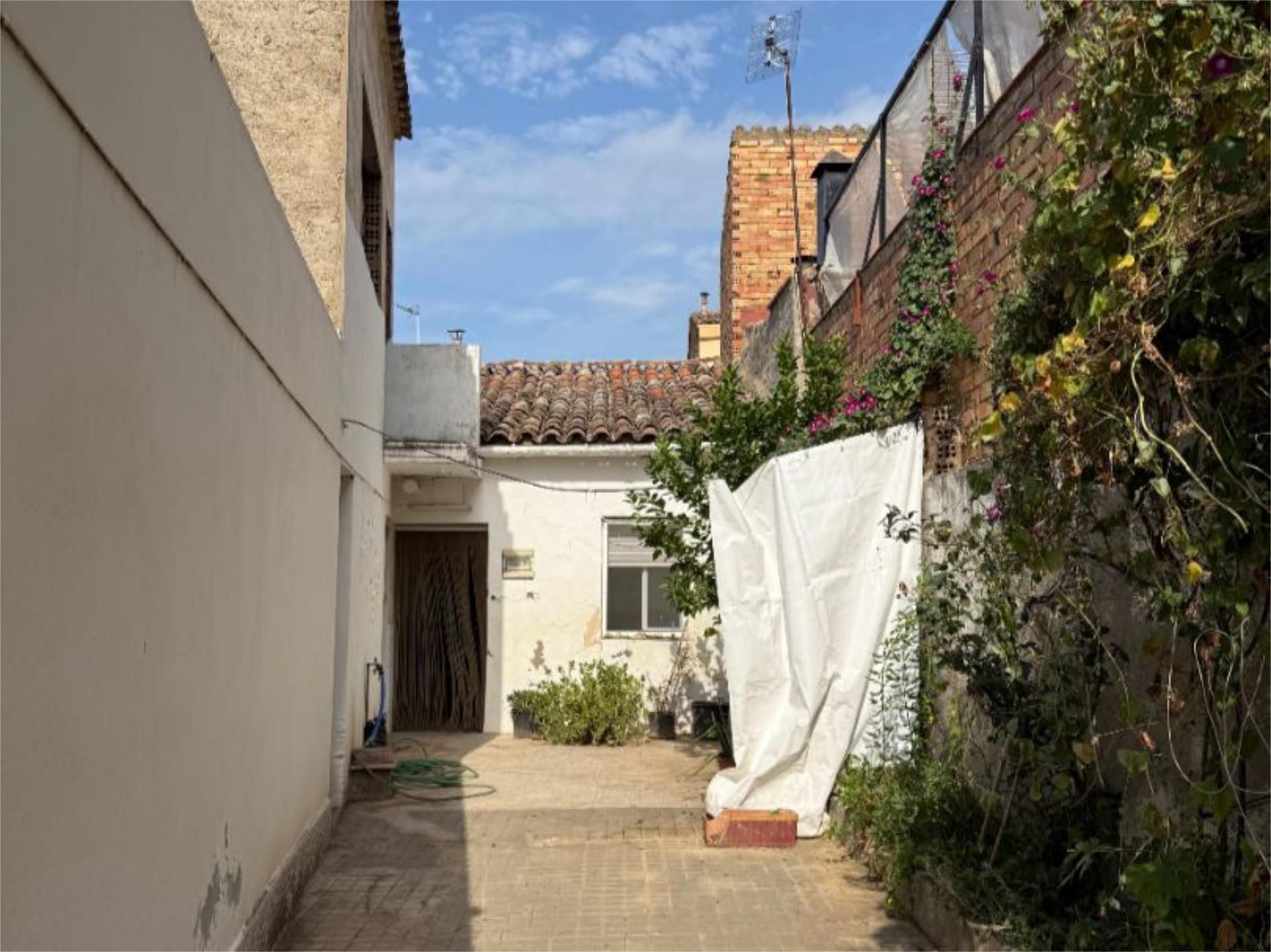Exterior view of House or chalet for sale in Monzón