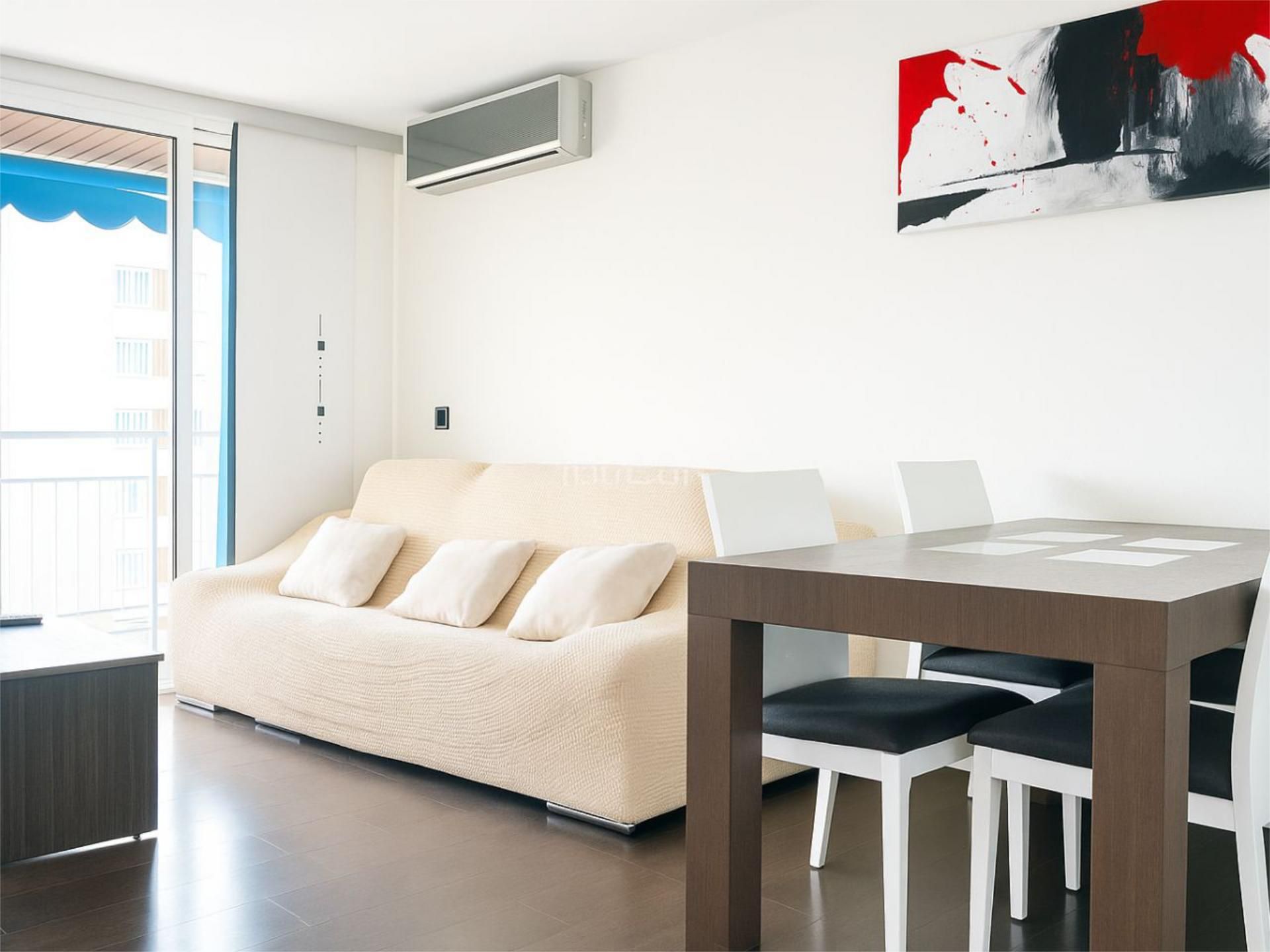 Living room of Flat for sale in L'Hospitalet de Llobregat  with Air Conditioner and Balcony
