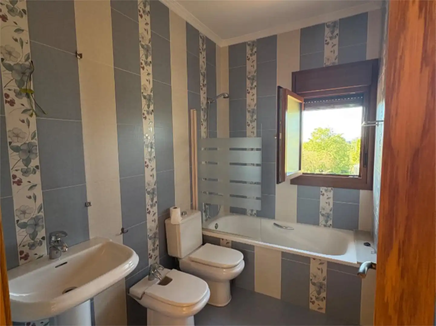 Bathroom of Flat for sale in Llanes  with Heating, Private garden and Parquet flooring