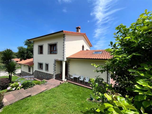 Piso en Venta en barrio de pedrujerrin, 77b en Celorio - Poó - Parres