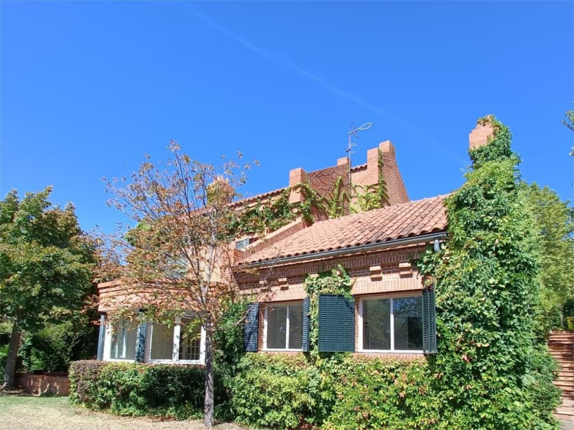 Exterior view of House or chalet to rent in Pozuelo de Alarcón  with Air Conditioner, Heating and Private garden
