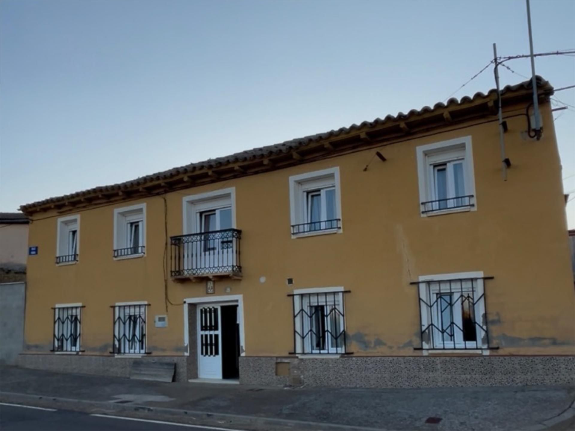 Vista exterior de Finca rústica en venda en Melgar de Abajo amb Calefacció, Parquet i Moblat