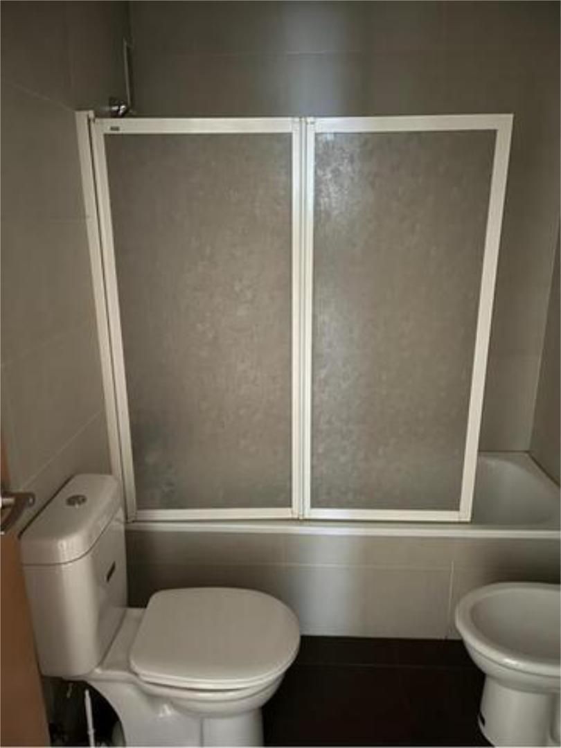 Bathroom of Apartment to rent in  Logroño  with Heating, Private garden and Terrace