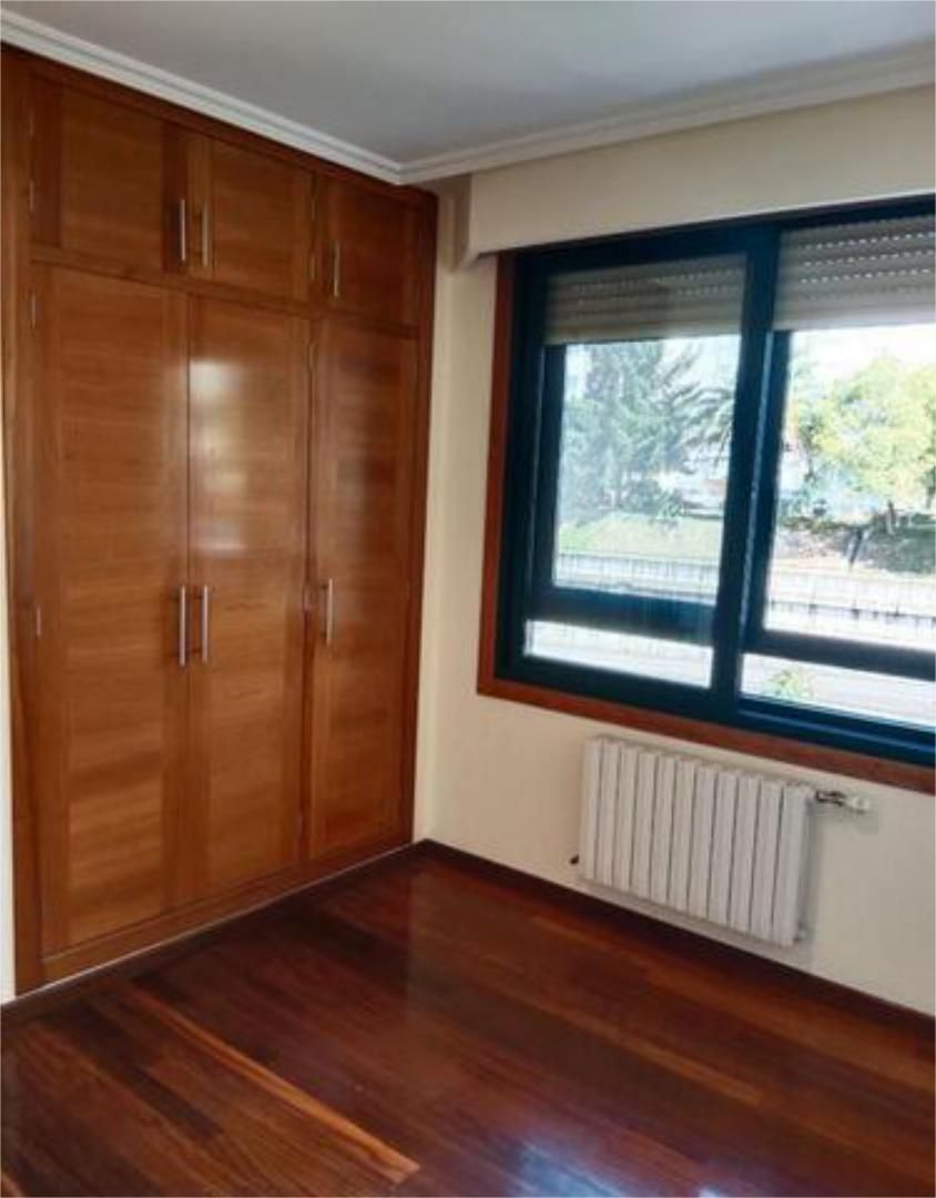 Habitación de Apartamento de alquiler en Ourense Capital  con Calefacción, Trastero y Amueblado