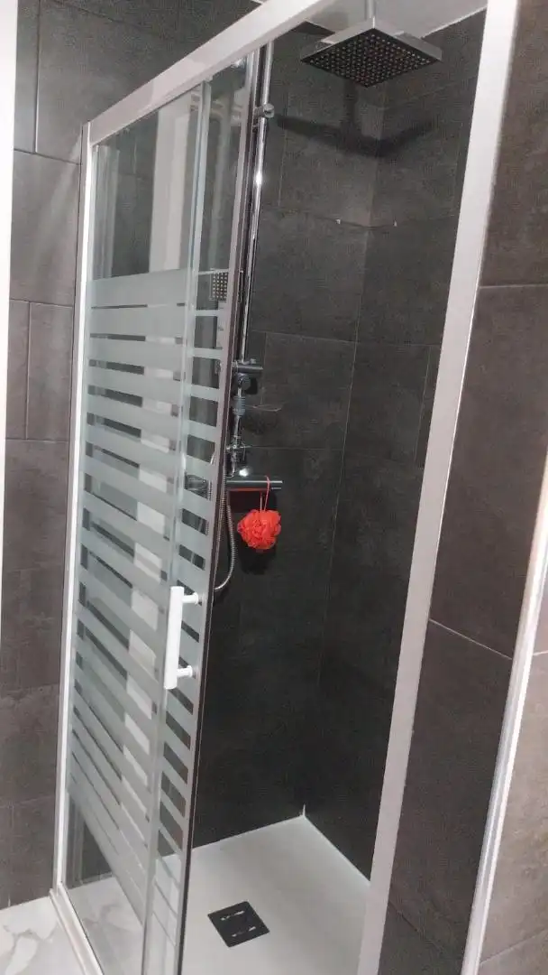 Badezimmer von Wohnung zur untervermieten in Ponferrada mit Heizung, Parkett und Abstellraum