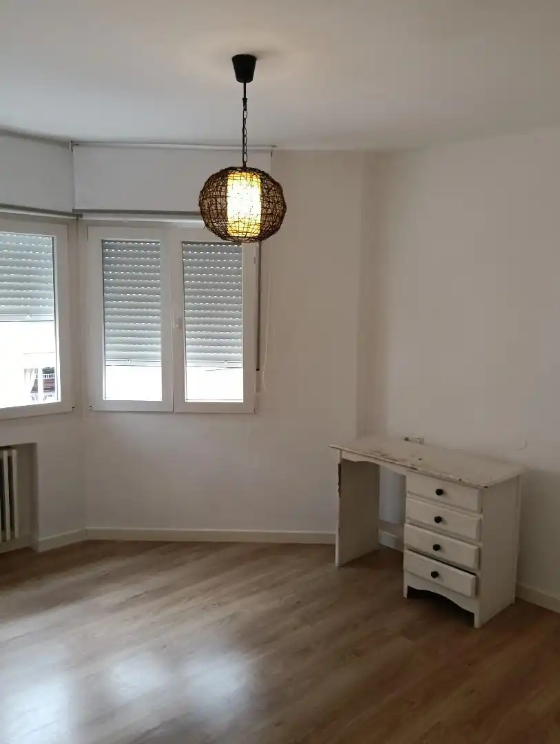 Schlafzimmer von Wohnung zur untervermieten in Ponferrada mit Heizung, Parkett und Abstellraum