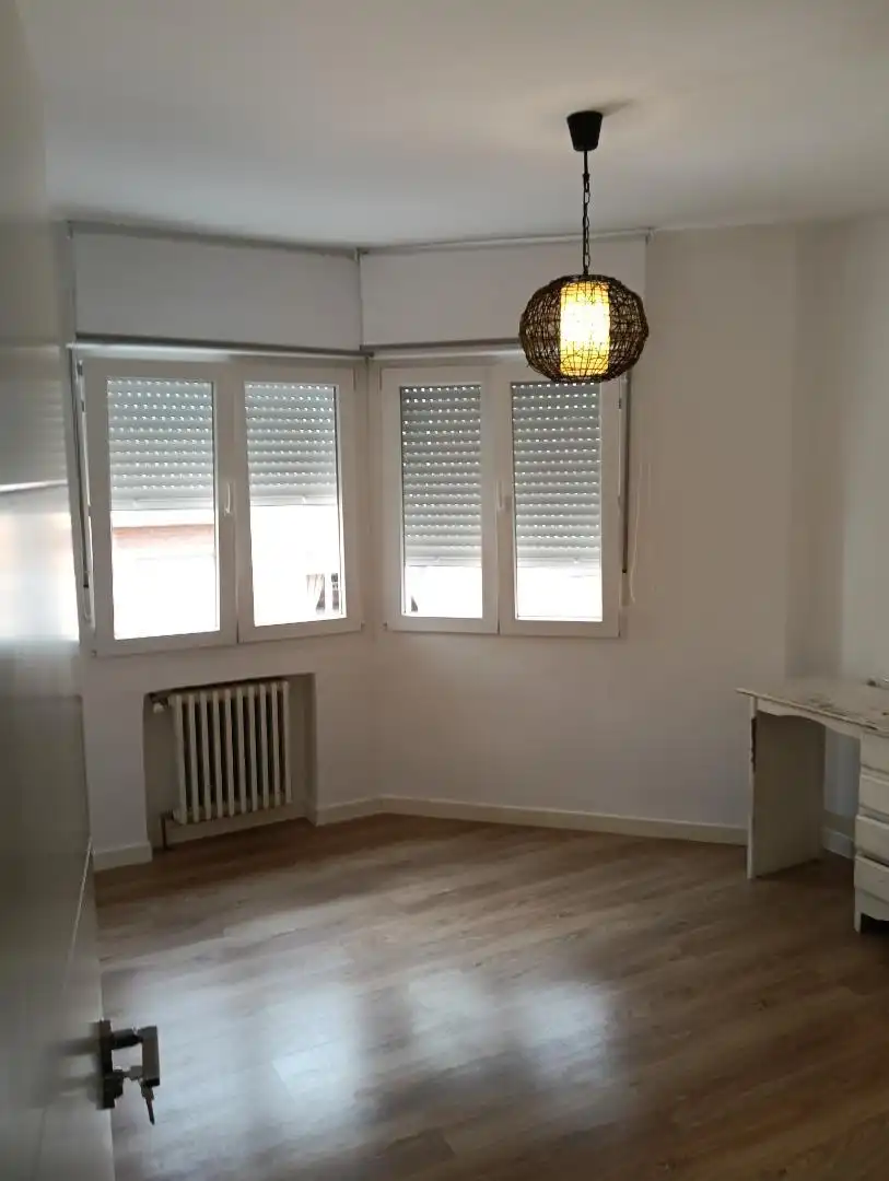 Schlafzimmer von Wohnung zur untervermieten in Ponferrada mit Heizung, Parkett und Abstellraum