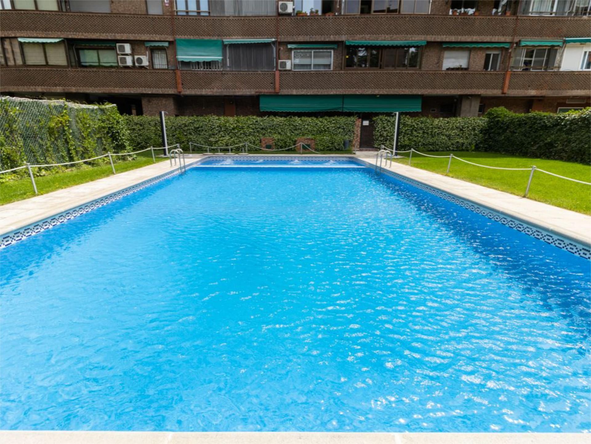 Piscina de Piso de alquiler en  Madrid Capital con Aire acondicionado, Calefacción y Parquet