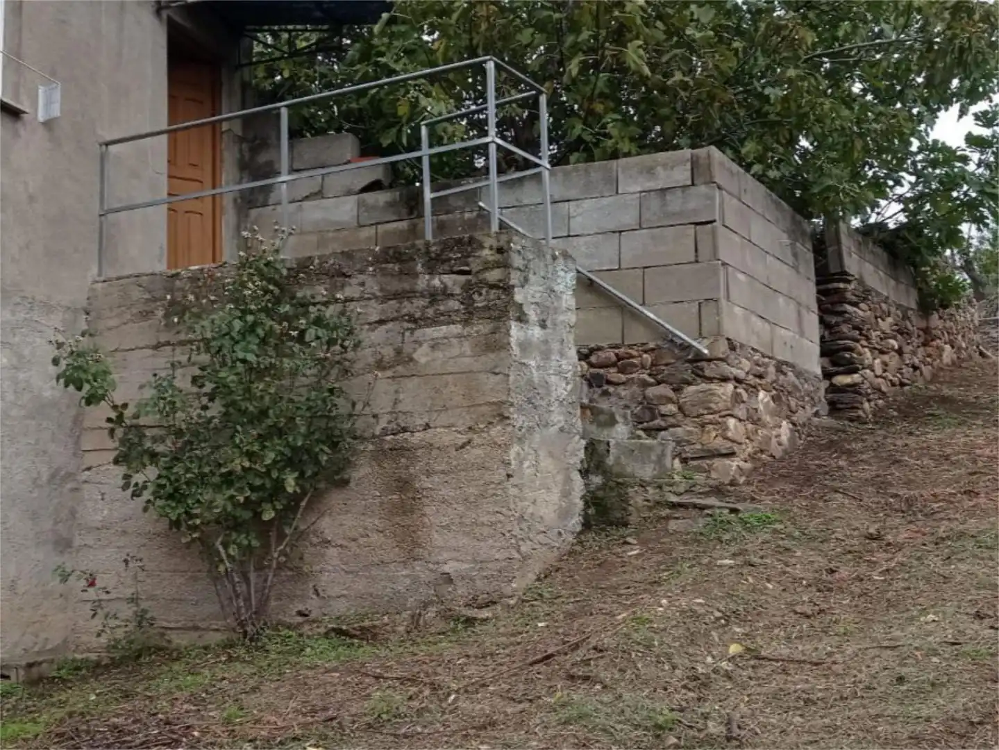 Casa adosada en venta en Vial Camino, 41, Petín Vista exterior de Casa adosada en venta en Petín con Calefacción y Amueblado