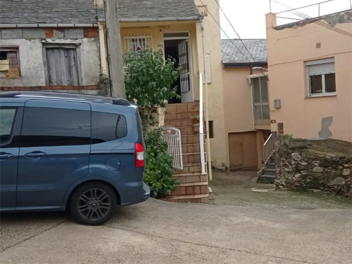 Casa adosada en venta en Vial Camino, 41, Petín Parking de Casa adosada en venta en Petín con Calefacción y Amueblado