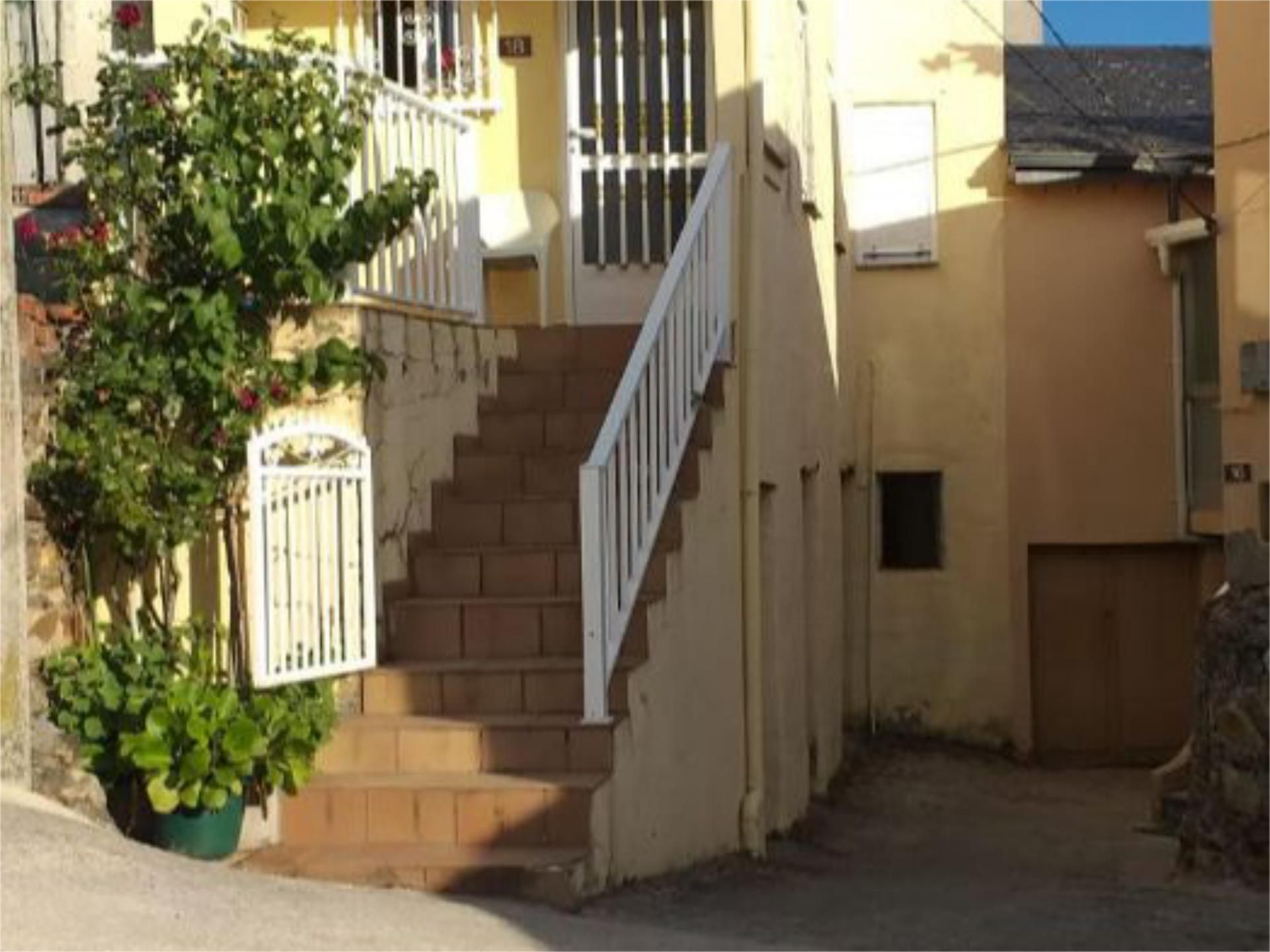 Vista exterior de Casa adosada en venda en Petín amb Calefacció i Moblat