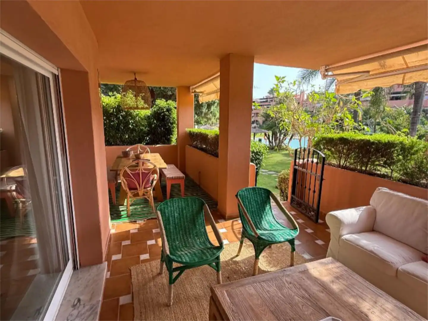 Jardín de Piso de alquiler en Estepona con Aire acondicionado, Calefacción y Terraza