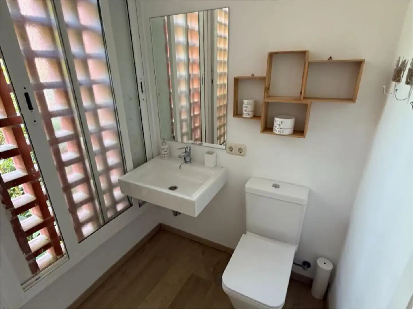 Baño de Piso de alquiler en Estepona con Aire acondicionado, Calefacción y Terraza