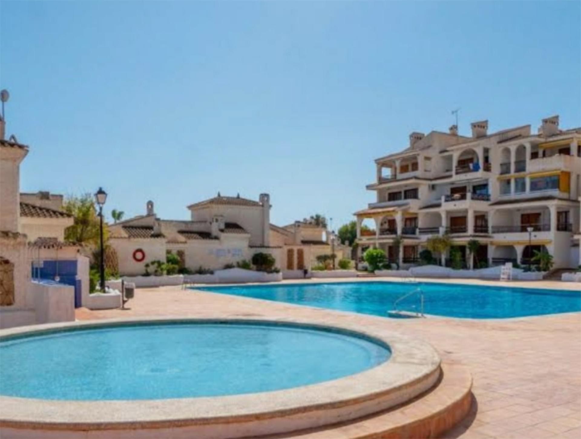 Vista exterior de Dúplex en venda en Santa Pola amb Jardí privat, Terrassa i Moblat