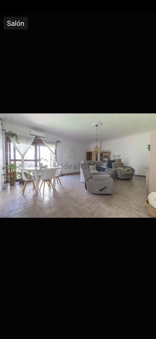 Sala d'estar de Casa o xalet en venda en Gerena amb Calefacció, Parquet i Traster