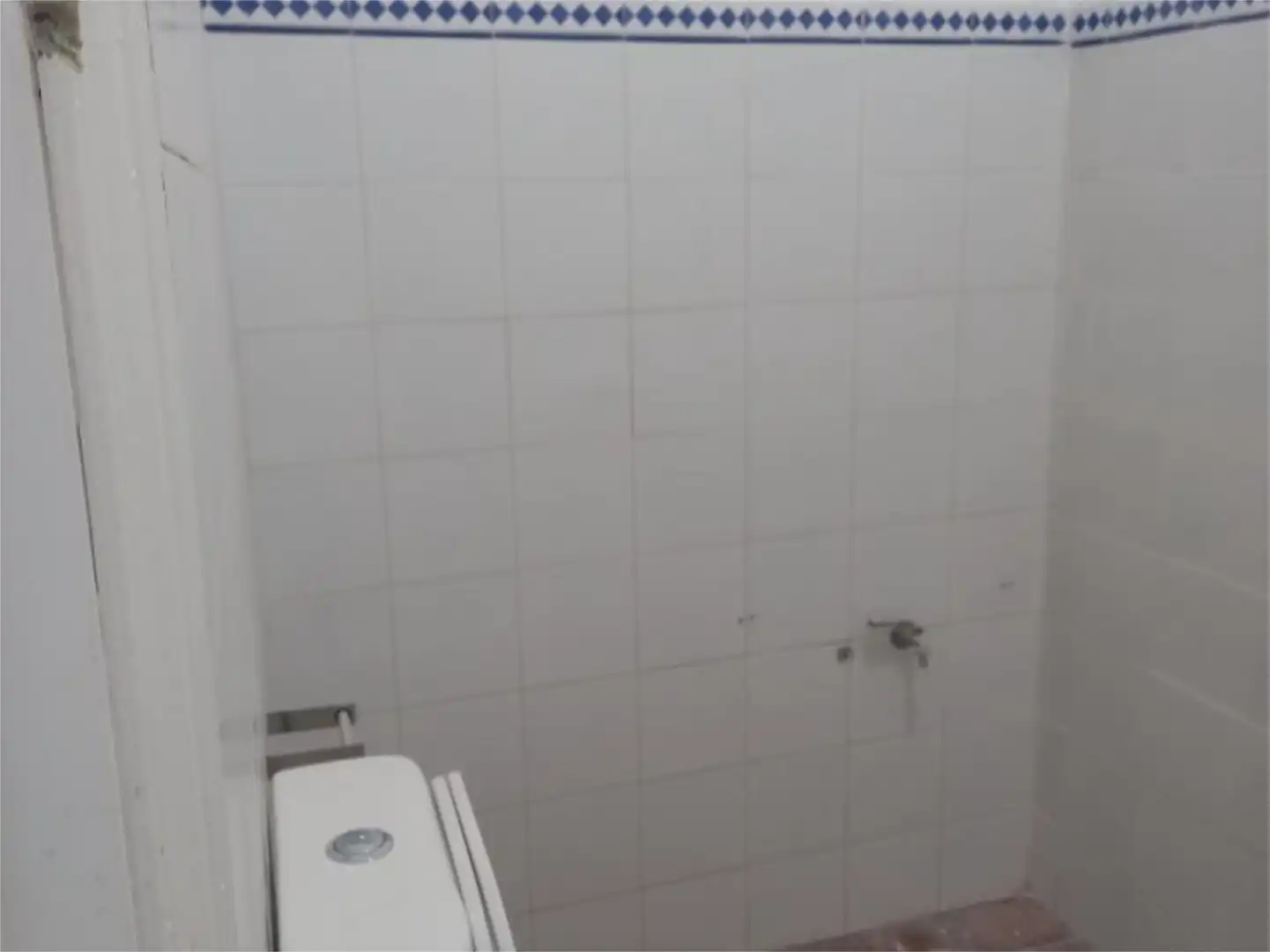 Geschaftsraum zur Miete in Calle José y Felipe Acuña, 9, Huévar del Aljarafe Badezimmer von Geschaftsraum zur Miete in Huévar del Aljarafe mit Klimaanlage
