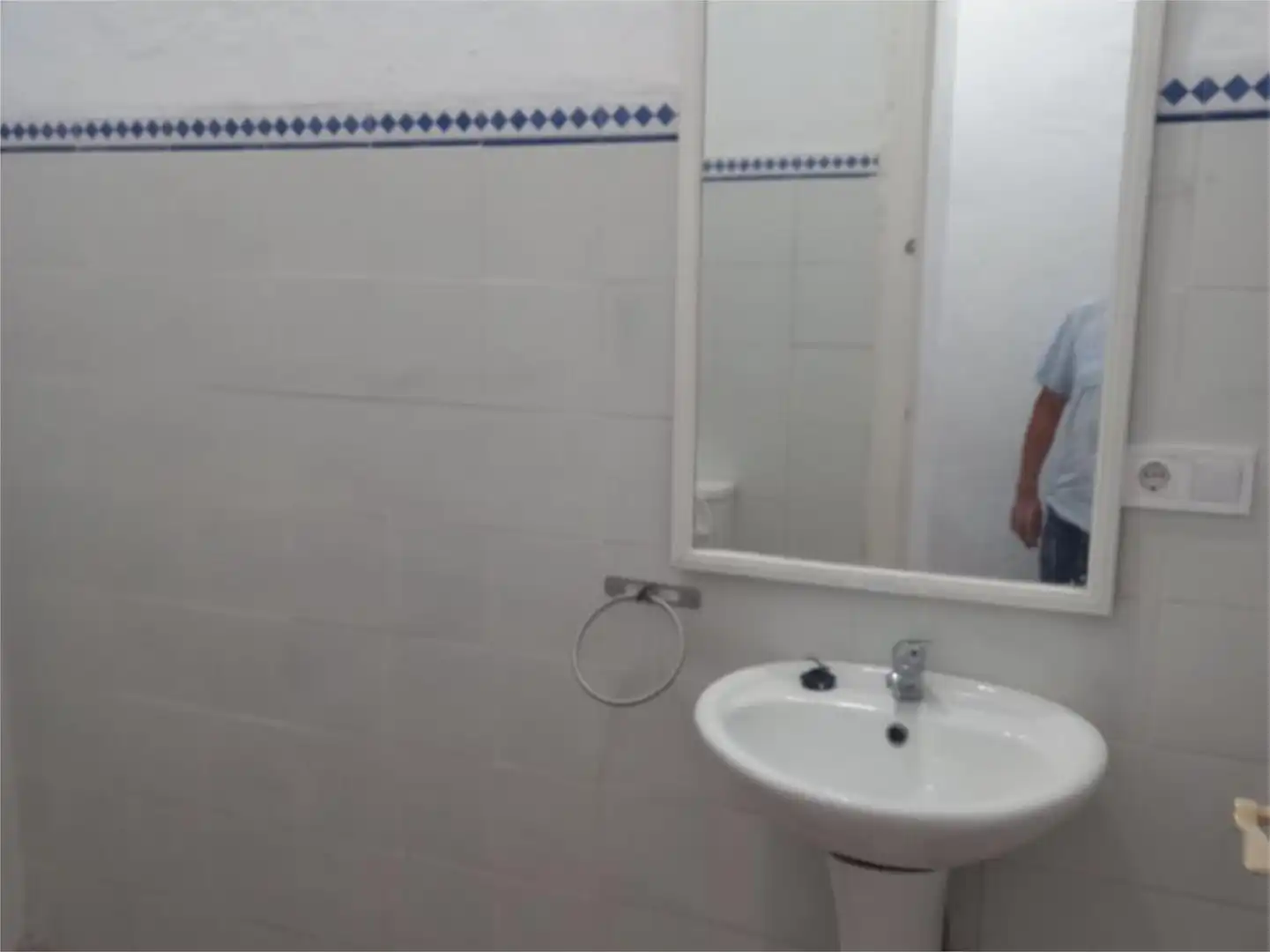 Geschaftsraum zur Miete in Calle José y Felipe Acuña, 9, Huévar del Aljarafe Badezimmer von Geschaftsraum zur Miete in Huévar del Aljarafe mit Klimaanlage