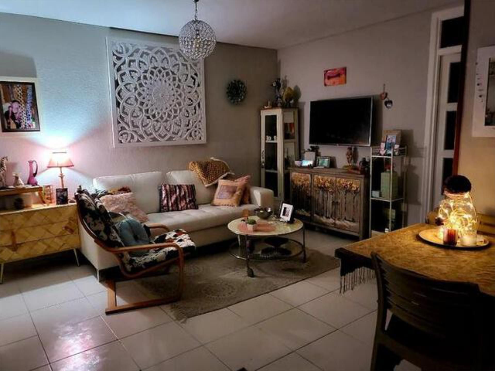 Piso en venta en Perchel Sur - Plaza de Toros Vieja Sala de estar de Piso en venta en Málaga Capital con Terraza, Trastero y Amueblado